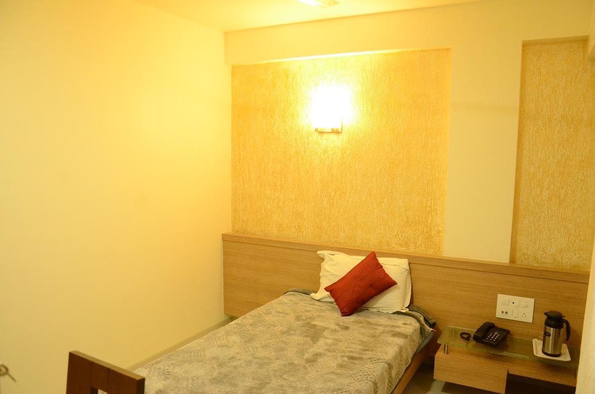 Good Stay Surat Exterior foto